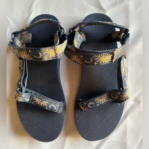 Teva Women's Size 10 (EU40) Original Universal Sandal Sun and Moon Insignia Blue